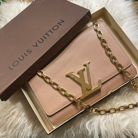 This LV Louise Chain GM in Beige,beautiful and 100% authentic. Perfect condition - Picture 1 of 12